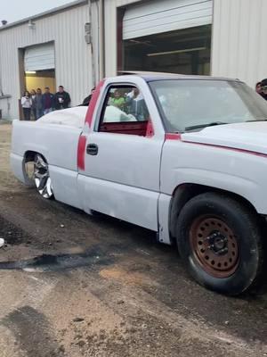 My jonkee doing some work #wheels #fyp #foryoupage #ondgas #droppedtrucks #noquemacuh #trokiando #truckmeet #carmeet #jtx #trending #suleomob 