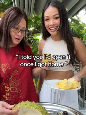 I’m a durian pro now ! #saurieng #durian #exoticfruit #asianfruit #Foodie #mukbang 