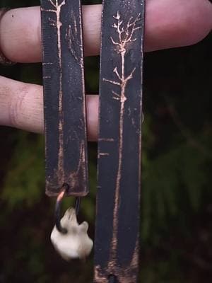 I made a bunch of new etched tree earrings due to popular request. all made with scavenged bone or obsidian.   . . #bonejewelry #boneearrings #vultureculture #darkrustic #rusticjewelry #treejewelry #woodlandshrine 