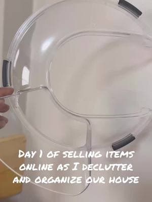 Day 1 of selling items online as I declutter and organize our house! 🏡 l want to get rid of them asap, so if you’re interested - please make an offer and I will ship! 🥰 • #declutter#decluttering#declutteryourlife#declutterwithme#kitchen#kitchenitems#sell#selling#sellingitems#sellingitemsonline  