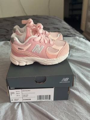 #newbalance #babyshoes #pinknewbalance #babygirluy #pink #newbalance @New Balance 