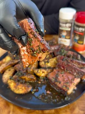 Smoked cowboy steak and roasted potatoes with @Dan-O’s Seasoning spicy and Italian-O seasoning  You can pick up a bottle of Danos Spicy at your local Kroger stores you can pick up Italian-O online at Danosseasoning.com . . #danospartner #partyplates