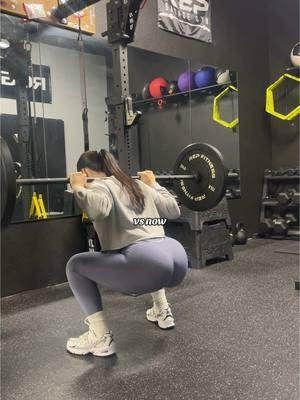 Firm believer in you learn as you go🫡 The difference in form is wild😂🤯 #gluteworkouts #squatform #backsquats #gymforyoupage #consistencyiskey #beforeandafter 