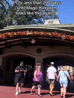 Take me back 😭 #disney #disneyworld #disneyhalloween #magickingdom #mickeypumpkin #disneycontent #disneymom #disneymagic #halloweenvibes 