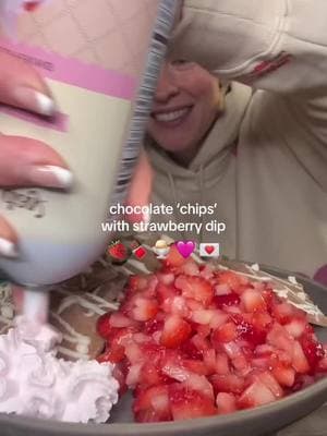 The viral chocolate ‘chips’ with strawberry dip but make it high protein & low cal 🍓🩷 47g protein.  #protein #lowcal #viral #strawberry #chocolate #chips #caloriedeficit #mealprep #snack #dessert #valentine #day #hack #fyp #pcos #beforeandafter 