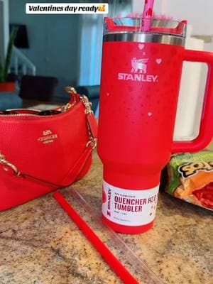 Red obsession #StanleyCup #valentinesstanley #redstanley #mecuestatrabajo #valentines #vibes #valentinesvibes 