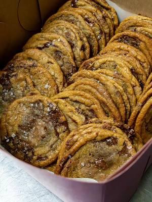 Last pic I took right before I dropped my camera this day. These Chocolate Chip cookies from The Pastry Box are straight fuego 🍪 #chocolatechipcookies #fyp #foodporn #seasaltchocolatechipcookies #seasalt #nyc #nycfoodie #foodies 