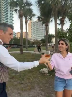 Tuve el placer de servir a la señorita Claudia en el paseo marítimo de Midtown Miami #banderaluna #elartedeservir #elbanderass 