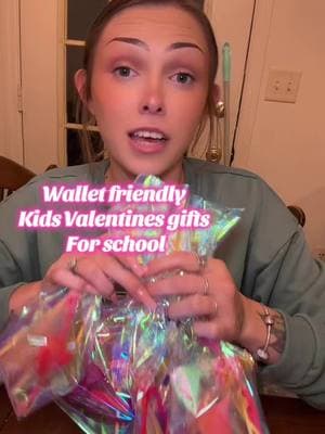 This was so fun to do for my girl🥰🩷 #ValentinesDay #valentinesdaygift #budgetfriendly #procrastination #kidstiktok #kidsvalentines #giftexchange #kidsvalentinegift ##savingmoney #unique #MomsofTikTok #walmart #lastminute #cutevalentinesdaygifts 