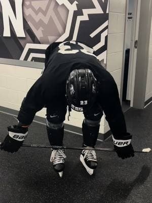 Testing the guys flexability… we got some acrobats on the team! 👏🏼 #fyp #gofriars #ncaahockey #d1hockey #providencecollege 