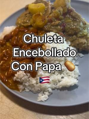 Chuletas Encebollado Con Papá 🇵🇷 Ingredientes: - chuletas - 1 / 4 taza de aceite / aceite de oliva - 2 tazas y 1 / 2 taza de agua - 1 / 4 taza de vinagre - 1 cucharada de adobo - 1 cucharada de sofrito seco o húmedo - 2 dientes de ajo picados - 1 cucharada de pimientos - 1 cucharadita de orégano seco - 1 cucharadita de pimienta negra - 1 cucharadita de sal o según su preferencia - 2 cebollas amarillas grandes *Instrucciones: Lave y prepare sus chuletas de cerdo correctamente y luego sazone con aceite, vinagre, adobo, sofrito, dientes de ajo, pimientos, orégano, pimienta negra, sal, cebolla mezcle bien todo junto y refrigere por 1 hora. A continuación, a fuego medio alto, consíguete una sartén profunda (preferiblemente ninguna se pega) o un caldero grande está bien. Agregue su mezcla de chuletas de cerdo, cubra y cocine por 20 minutos Después de que los 20 minutos estén hechos destape y agregue agua y el resto de las cebollas, mezcle un poco las papas y encienda su temporizador durante 1 hora y 10 minutos, una vez hirviendo cubra por el tiempo restante a fuego medio. Con Arroz blanco servido y habichuelas. [Puerto Rico, chuleta, chuletas Encebollado, cocinemos, follow para más recetas, comida puertorriqueña, América Latina, encebollado, recetas deliciosas] #chuletas #encebollado #puertoricancuisine #puertoricoeats #puertorico #comidapuertorriqueña #puertoricotiktok 🇵🇷 #puertoricotiktok #homecooking #cookwithme #creatorsearchinsights #boricua 