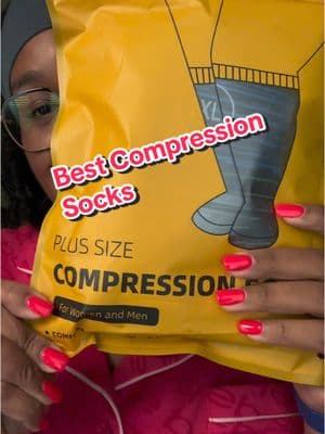 #creatorsearchinsights I’ve never had compression socks that fit this unfortunately 🥰 #compressionsocks #plussize #biggirls #biggirlsdoitbetter #varicoseveinstreatment #nursinglife #warehouseworker #pharmacist #laborjobs #swollen #swollenfeet 