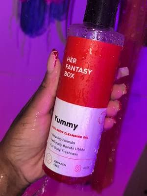 I’m leaving this in the shower now! It smells so good!  #yummywash #herfantasybox #herfantasyboxrefresh #herfantasyboxboricbalance #herfantasyboxoil 