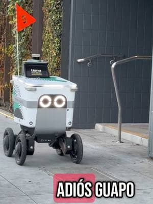 Estos robotcitos 🤖 todo que ver!!! #delivery #losangeles #alexreyna #unadisculpita 