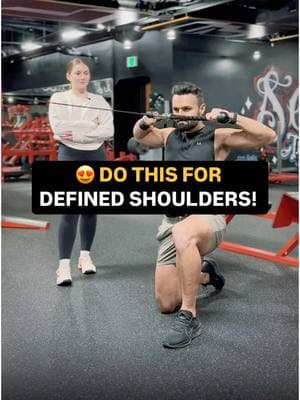 ❌ If you’re pulling like this (elbows too low, shoulders shrugging)… you’re mostly working your arms, NOT your upper back! 😬❌ Try kneeling instead: ✅ No lower body cheating ✅ Engages your core for better posture ✅ MAX upper back activation—rear delts will feel it! 📝 Key tips: Lead with your elbows, keep them at 90°, squeeze your shoulder blades, and control the return! 🔥 🔥 Want to lose 10-20 lbs, tone up & keep your favorite foods? Let’s do it! 💪 DM me “FIT” to get started! 🚀 ONLY 4 SPOTS LEFT for February!  📌 Save this for your next workout & tag a gym friend who needs this! 💪 #FacePullFix #ShoulderGains #UpperBackActivation #GymTipsForWomen #FitnessTips