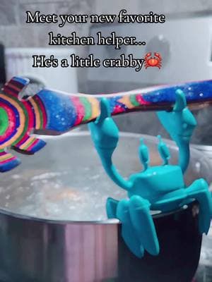 Stop this little crab helper is too cute 😍 click the link and get yours now ❤️🦀#tiktokshoploveatfirstfind #kitchengadgets #tiktokmademebuyit #tiltokshopfinds #kitchen #crab 