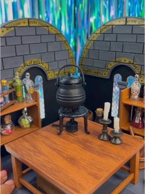 Let’s make a @Miniverse Harry Potter potion in our potion class! #harrypotter #potions #potionclass #miniverse #makeitmini #miniversemakeitmini #DIY #fyp #fypage #foryou #foryoupage 