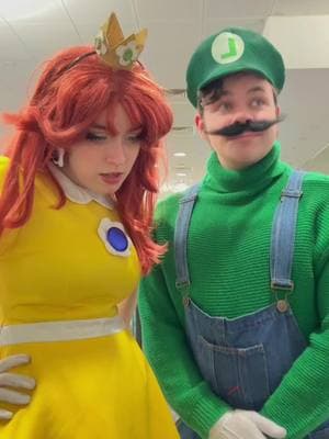 BINGUS I MISS YOUUUUUUUU @Mister Doctor #daisy #princessdaisy #daisycosplay #luigicosplay #mariocosplay #luaisy 