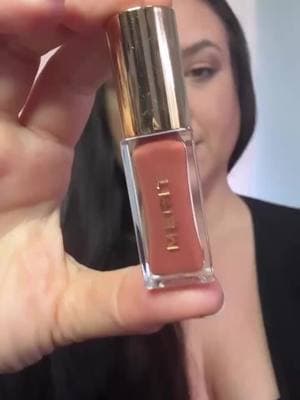 Trying the @MERIT Beauty Lip Oil in the shade “Au Naturelle” that came in this month’s Allure Beauty Box! #merit #meritbeauty #lipoil #lipoils #lipoilswatch #allure #allurebeauty #allurebeautybox #lipswatch #lipswatches #makeupswatches #makeupproducts #makeupreview #makeupreviews #lippies 