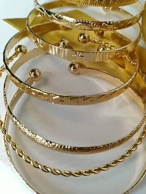 💫 Engraved Cuff Bangle Bracelets!! ~ 7 pc Designs  ~ Color Options: Gold and Silver  #jewelry #bracelets #bangles  #cuff #goldjewelry #customjewelry #fashionjewelry #designerjewelry  #luxuryjewelry #engraved