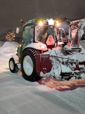 Common John Deere struggles 🚜 #snowremoval #snowremovalservices #snowblowing #snowplowing #snowbusiness #tractor #winterbusiness #entrepreneur #kubota #johndeere #businessowner #canada #youtubers #snowseason #snowevent #snowtractor #snowremovalbusiness #winterseason #pronovost #pronovostsnowblowers #johndeere