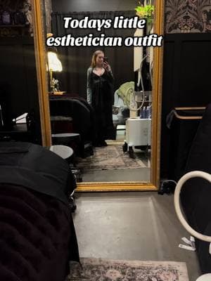 little esthetician outfit of the day  #denveresthetican #esthetician #skincare #alt 