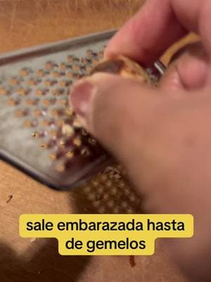 Sal embarasada asta de gemelos #rayadura #de #hueso #de #aguacate ##remedioscaseros #remediosnaturales #hombres #mujeres 