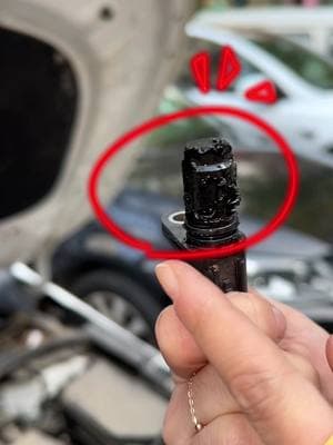 Over time, the camshaft position sensor is easily clogged with sludge, affecting starting#driving #cardrivinglessons #carpart #drivinglessons #DIY #car #tips