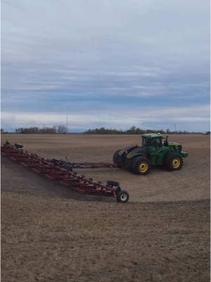 No days off 😤 Days off are overrated anyway…  John Deere 9520R putting in that harrow work. #farming #harrow #tillage #hillclimb #hill #farmlife #hills #climb #climbing #farming #agriculture #farmer #drone #epic #booyah #farm #shorts #tractor #johndeere @John Deere 