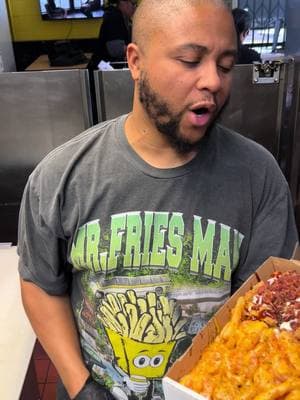 🗣️HELLLOOOOOOOO 🍟 WHO CAN FINISH THE FRY’BOX? IF YOU WANT TO TRY STOP BY YOUR LOCAL #MRFRIESMAN 🔥🔥🔥 🍟 Honey Garlic Steak & Shrimp fries  🍟 Lemon Garlic Shrimp fries 🍟 BBQ Bacon Ranch Chicken fries 🍟 Buffalo Chicken fries  🍟: #Gardena 📍:14800 S Western Ave suite 108, Gardena, CA 📅: Monday - Sunday ⏰: 11am - 9pm 🍟: #Inglewood 📍:401 East Hillcrest Blvd Inglewood, Ca 90301  📅: Open 7 Days A Week ⏰: 10am - 3am #mrfriesman #loadedfries #bestfries #frenchfries #gardena #lafoodies #losangelesfood #southbay #inglewood #explorepage #food #eat #lunch #dinner 