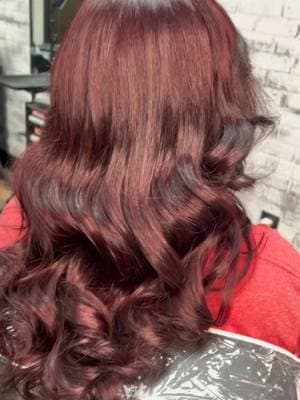 Can’t believe my hair looks this good  #redhair #nobleach #wineredhair #cherryhair #blowdry #bouncylayers #layeredhaircut #butterflycut #hushcut #softlayers #bouncyblowout #foryoupage #fyp  #virginhair #shinyhair