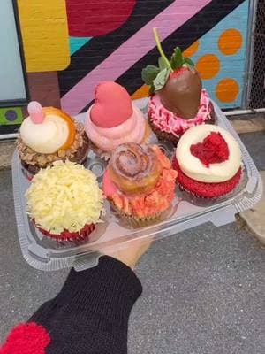 What’s your favorite #ValentinesDay treat? #Cupcakes are definitely in my top three, especially when they’re from @SugarVaultDesserts in #HyattsvilleMD. Yes they’re gorgeous, but they taste even better. Super moist, with just the right amount of fluffiness and sweetness. Yall gotta try this place!!  🩷❤️🩷❤️ #cupcakes #valentinesdaytreat #valentinesdaycupcakes #heartday #dmvfoodie #dmvdesserts #dmvblogger #dessertporn #cupcakeporn #dessertdiva #hyattsvillemd #hyattsville #baltimoreblogger #baltimorefoodie  #foodporn #valentinesdayootd #holidayfashion #heartdayinspo 