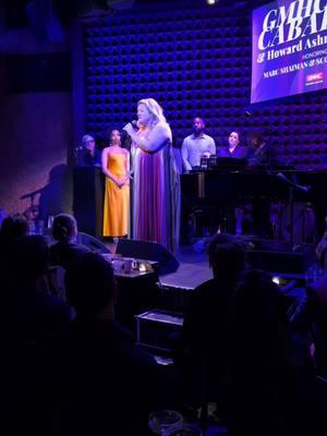 Check out Bridget Everett, Sarah Jessica Parker, Matthew Broderick, Caroline Bowman, Darlene Love with Marc Shaiman at the piano 💖 @Sean 🏳️‍🌈🏳️‍⚧️✌🏽 #bridgeteverett #sarahjessicaparker #matthewbroderick #carolinebowman #darlenelove 