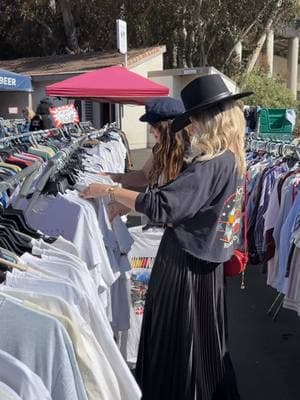 Enter to win tickets to this amazing flea market @rosebowlfleamarket in Pasadena. It’s the second Sunday of every month. You enter by following myself and Rose Bowl on Instagram. Follow my Instagram link in my bio.  Good luck and I can’t wait to see which 4 people win tickets to next months flea.  #fleamarket #fleamarketfinds #rosebowlfleamarket #secondhand #giveaway #freetickets #prelovedfashion #thrifted 