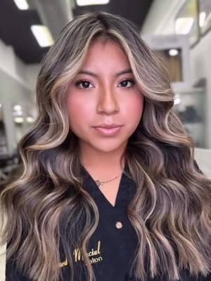 DELUXE BRAZILIAN BALAYAGE  By: @marcela_hairartnyc  Professional Stylist in @leonardomacielsalon  Citas ☎️ 9297249235 📍86-14 37 ave Jackson Heights   https://linktr.ee/leonardomacielsalon #balayage   #hair  #haircolor  #hairstylist  #hairbalayagehighlights  #queenshairstylist  #instabalayage  #balayagecolor  #balayageombre  #rubiosbalayage  #rubiosbalayagevainilla  #platinados  #platinadohairstyle  #platinadohair