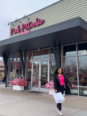 Literally so delicious I could not get enough! Definitely check out pink pistachio for your next fun treat with your besties or even for Valentine’s Day! @pinkpistachiocafe #pinkpistachio #dateideas #bestfoodever #pinkvibes #collaboration #pinkgirly #thebestfood 