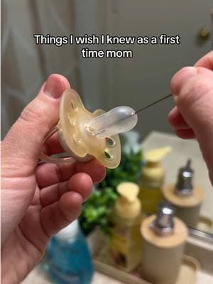 Mom hacks I wish I knew earlier #babiesoftiktok #momhack #momtips #MomsofTikTok #toddlertok #advice #teething #teethingbaby #teethinghacks #hack #fypage