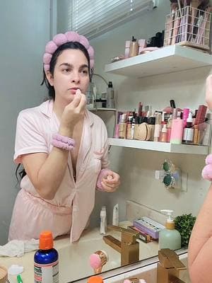 Mi rutina diaria 🩷🩵skincare🫧🧴 de cada mañana⛅️, uso otros tratamientos de sueros, scrub, mascarillas y  cremas faciales. Pero estas son las cremas que más uso. Nunca me gusta quedarme con una marca en particular ya que la piel se vuelve resisten, siempre es bueno cambiar de marca, es importante que sean marcas que no alteren nuestras hormonas. @Clinique  @La Roche-Posay  @LaRochePosayUS  @COSRX Official  @COSRX US  @Thayers  #skin #skincare #glowingskin #cosrx #larocheposay  #larocheposay #clinique 