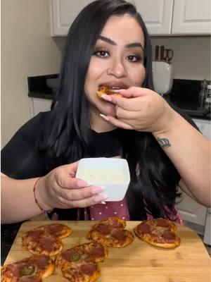 Valentine’s Day mini pizza’s🍕❤️ @Dan-O’s Seasoning   #food #eat #eatasmr #eating #eatingasmr #asmr #cookwithme #asmrsounds #oddlysatisfying  #food #eat #eatwithme #mukbang  #eatingsounds #cooking #cook #easymeals #EasyRecipes  #danospartner #partyplates 