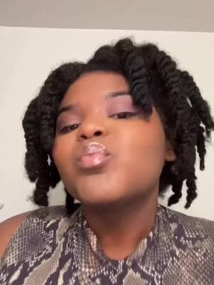 The results are in! 🙌🏾 Watch as @super_divaa takes down her twists using Donna’s Recipe Strength Hair Oil for a frizz-free, defined twist-out with maximum shine and moisture. Drop some love in the comments for these amazing results! 🔥 #DonnasRecipe #TwistOutResults #healthyhairgoals #twistouts