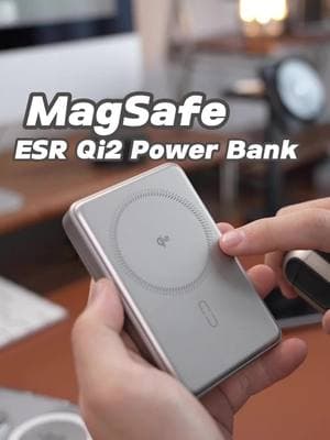 10000 mAh❤️The Ultimate Slim Power Bank! This is ESR MagSlim power-bank! 10000Mah with Qi2 wireless charging!  #apple #magsafe #powerbank #Qi2 #wirlesscharger #wireless #tech #esrtech 