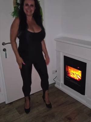 Remember to stay warm. Also, these hips don’t lie. Pretty sure Beyoncé said that.  #dance #fireplace #warmth #hipsdontlie #hips 