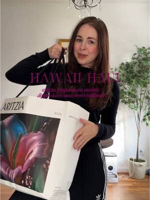 stay tuned for the vacay content🌴🍹 #aritziahaul #hawaii #springbreakoutfits #aritzia #aritziaspring #chicoutfitideas #styletips #tropicaloutfitideas #hawaiioutfits #fashiontiktok #vacationoutfits #meshki #peppermayohaul #strawberrymilkmob #swimsuithaul 