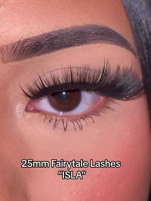 25mm Fairytale Lashes “ISLA” with Spike on . Mimic to eyelash extensions but only a few dollars each . Shop link in Bio 🛍 #striplashes #lashvendor #wholesalelashes #privatelabellashes #customlashes #spikelashes 