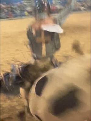 #foryoupage #fyp #rodeocowboys #viralvideo #trending #fyppppppppppppppppppppppp #bullriders #bulls #pbr #strapemolson #olson 