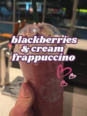 A very happy V-day brought to you by @grahamcrackers888 who made this LOVEly drink for you all 💖💓💘 You can find the recipe via the link in bio as always! #starbuckssecretmenu #starbuckssecretmenupro #starbucksbarista #secretmenu #secretmenustarbucks #starbucks #coffeedrinks