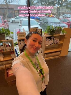 BOOKSTORE CLOSING SHIFT Helen Oyeyemi this is my love letter to you #literaryfiction #bookstore #Vlog #shiftvlog #indianalife #bookrecs #booktokfy