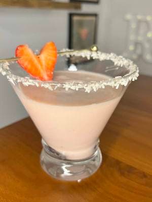 Valentines cocktail for your Valentine #datinganurse #nurse #ValentinesDay #happyvalentinesday #valentinescocktails #drinks #margarita 