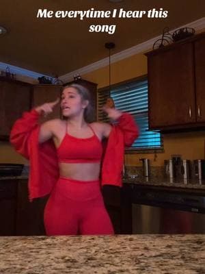 Bella’s dance at the end has me DYINGG🤣🤣 #sofunny #lmao #danceydance #sillygoofymood #thissonghitsdifferent #funnyvideo #preworkoutvibes #morningfromus #waittilltheend