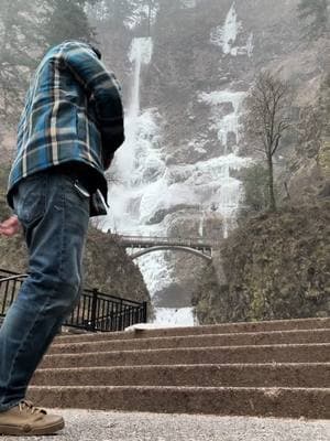 Not many people out today #ianthemailman #pnw #fyp #foryoupage #hiketok #multnomahfalls #Gorge #shuffle 